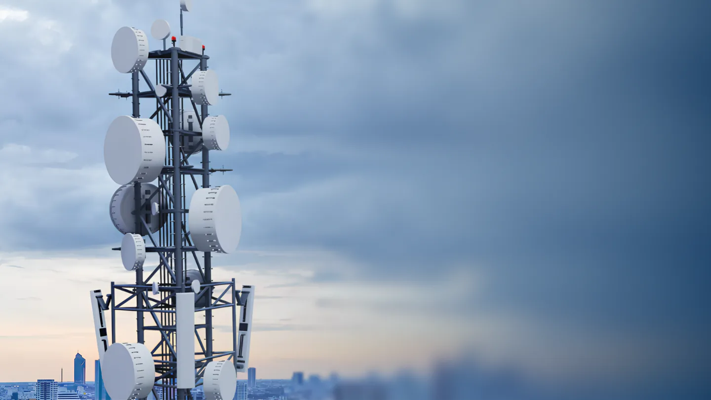 Telecommunications tower with antennas above a city skyline